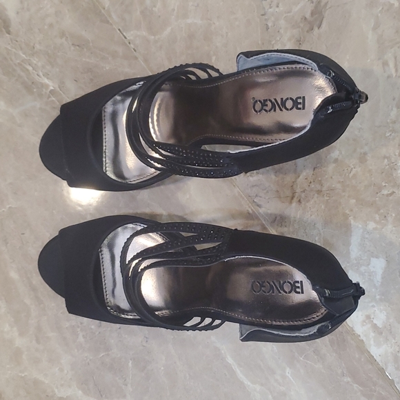 Bongo Black Peep Toe Pumps - Picture 5 of 8